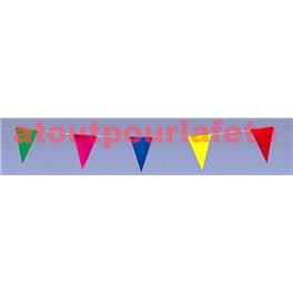 Guirlande plastique triangulaire multicolore 0,20X0,30cms en 5m 10 pointes Guirlande plastique triangulaire multicolore 0,20X0,30cms en 5m 10 pointes